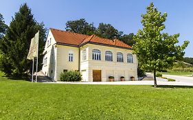 Villa Istenič